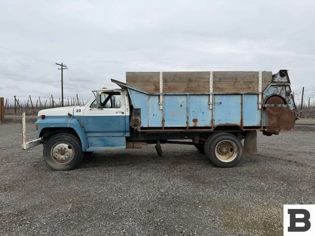 Image of Ford F-700 equipment image 1