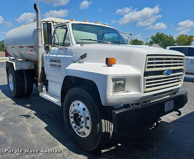 Image of Ford F700 equipment image 2