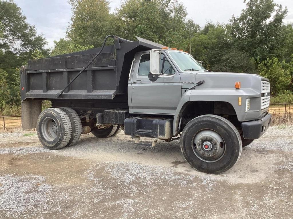 Image of Ford F-800 Primary image
