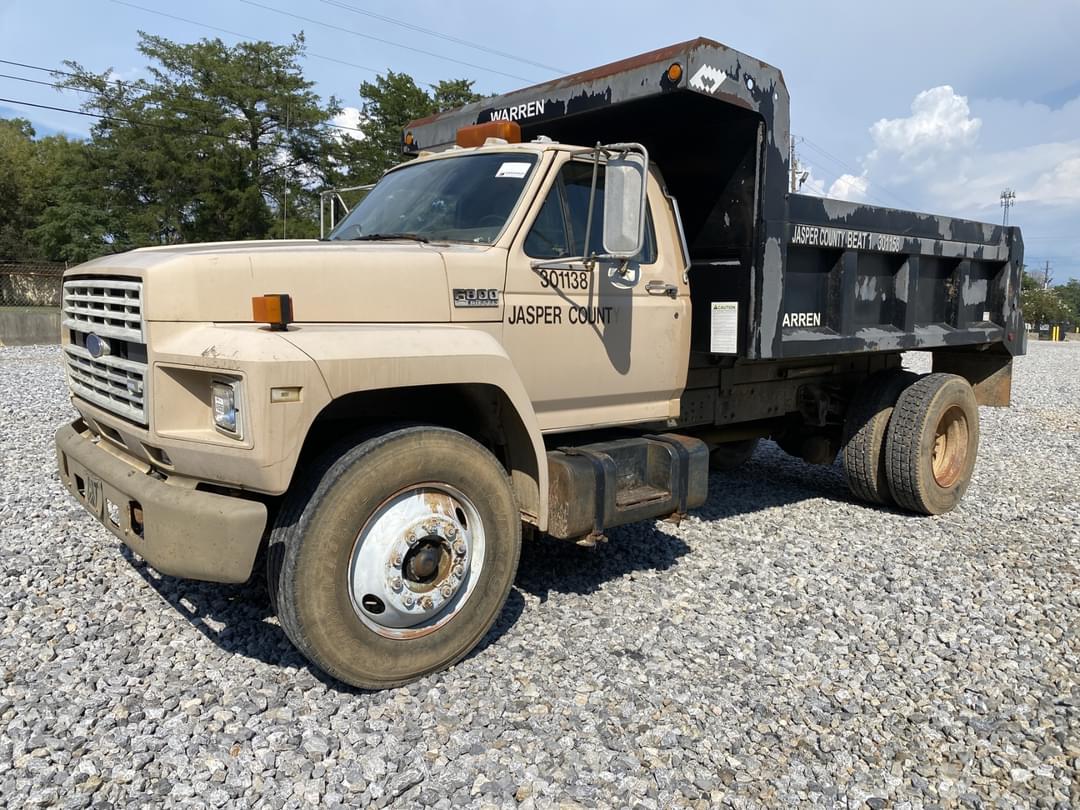 Image of Ford F-800 Primary image