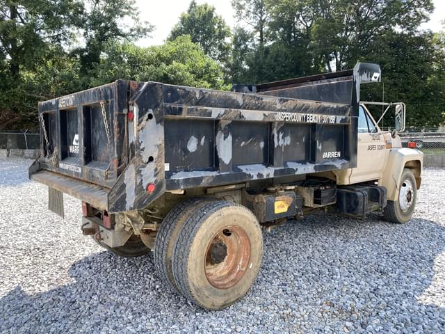 Image of Ford F-800 equipment image 2