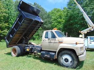 1992 Ford F-800 Equipment Image0