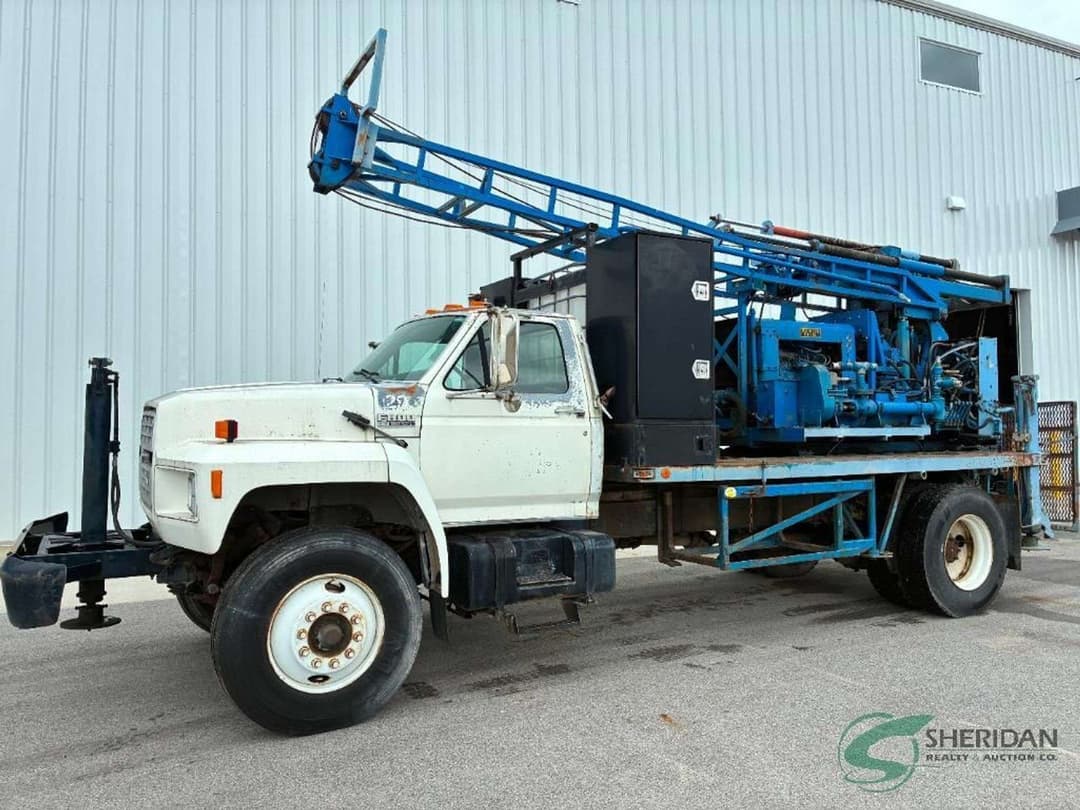 Image of Ford F-800 Primary image