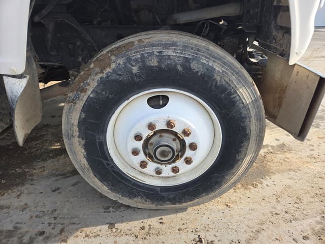 Image of Ford L8000 equipment image 3