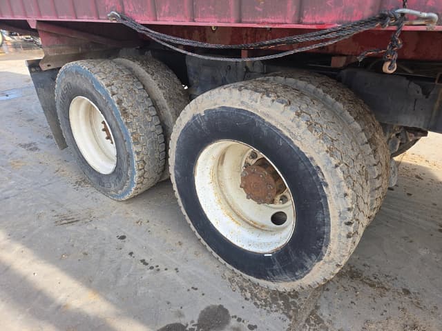 Image of Ford L8000 equipment image 4