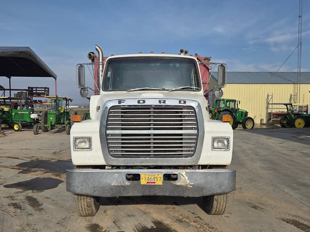 Image of Ford L8000 equipment image 2