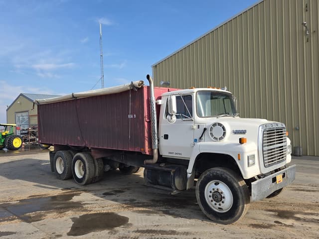 Image of Ford L8000 equipment image 1