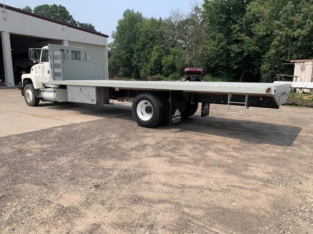 Image of Ford L8000 equipment image 2