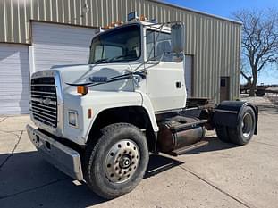 1992 Ford L8000 Equipment Image0