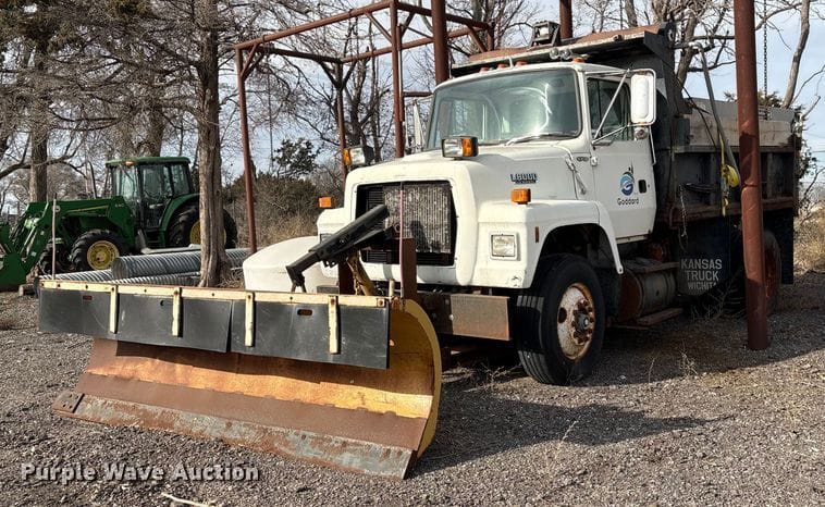 1992 Ford L8000 Equipment Image0