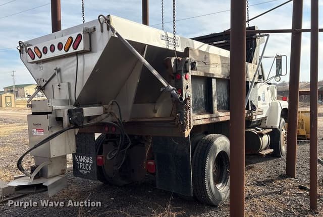 Image of Ford L8000 equipment image 4