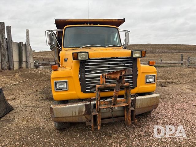 Image of Ford L8000 equipment image 4