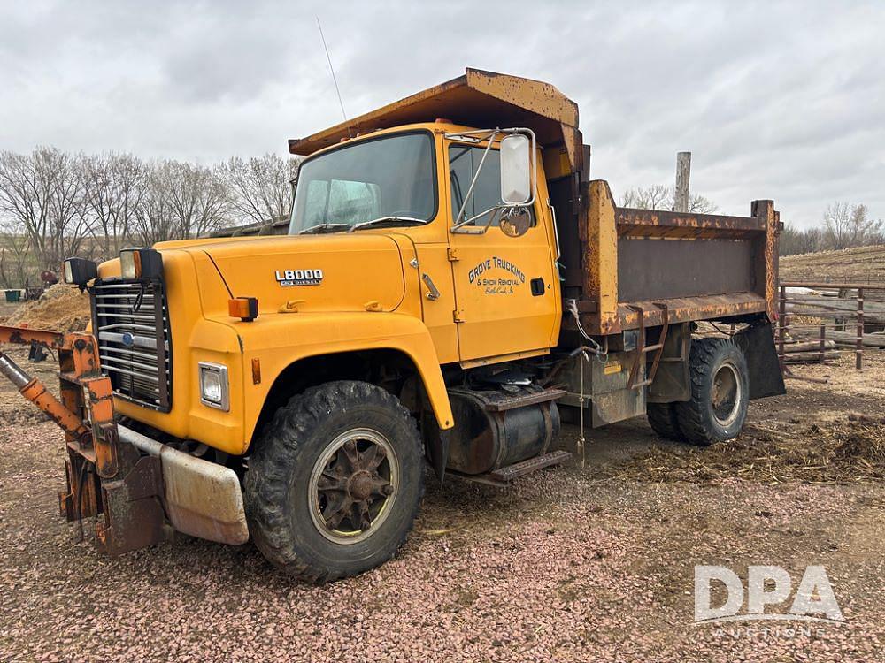 Image of Ford L8000 Primary image