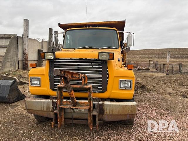 Image of Ford L8000 equipment image 3