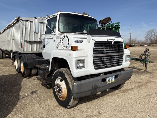 Image of Ford L8000 equipment image 1