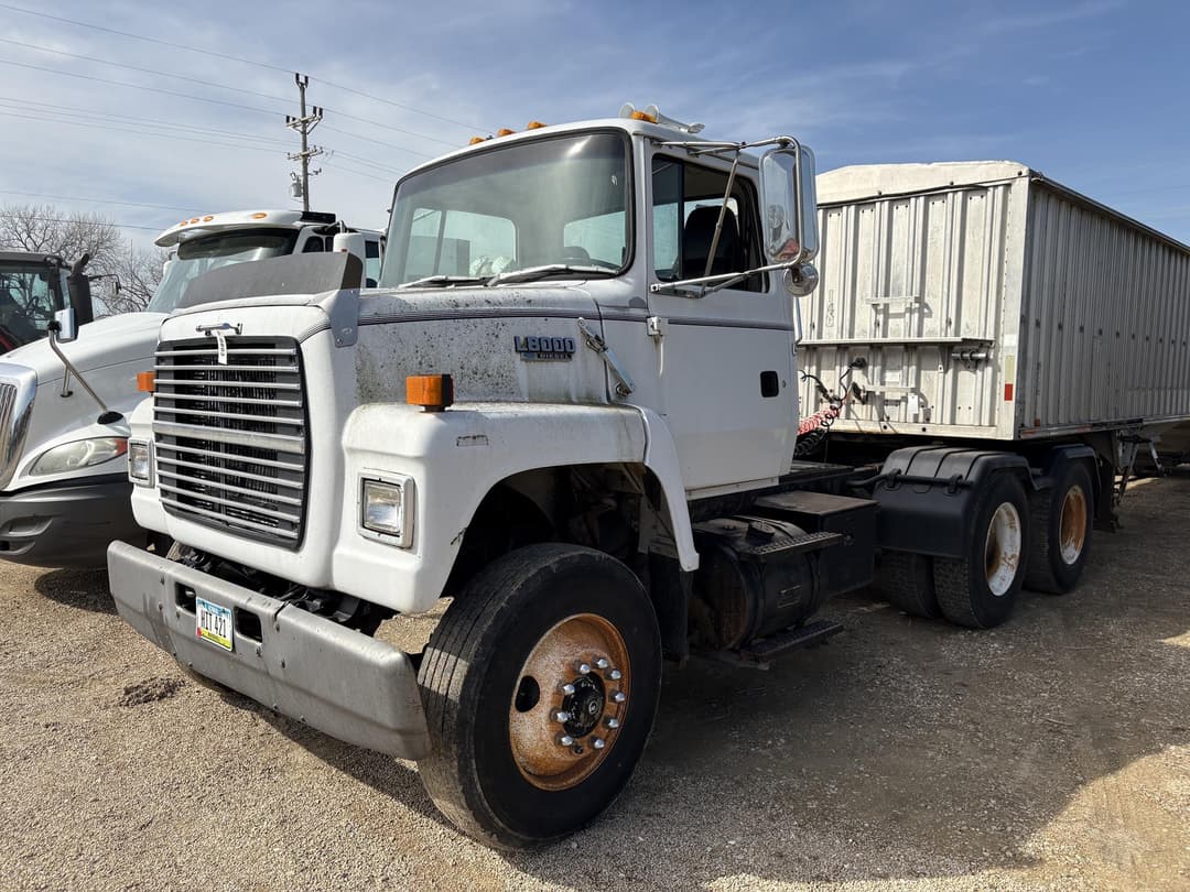 Image of Ford L8000 Primary image