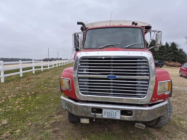 Image of Ford L8000 equipment image 3