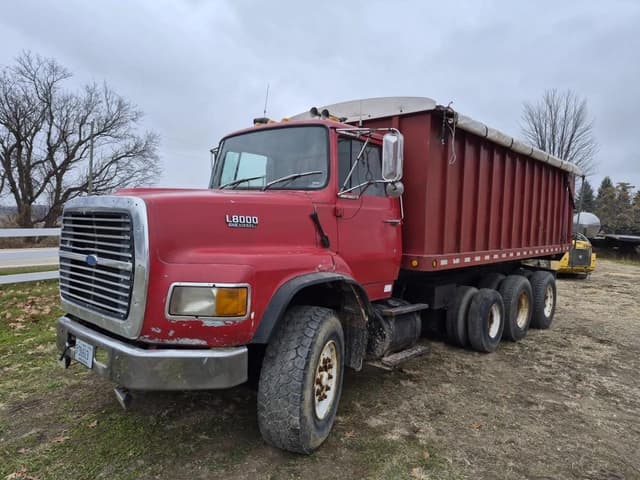 Image of Ford L8000 equipment image 1