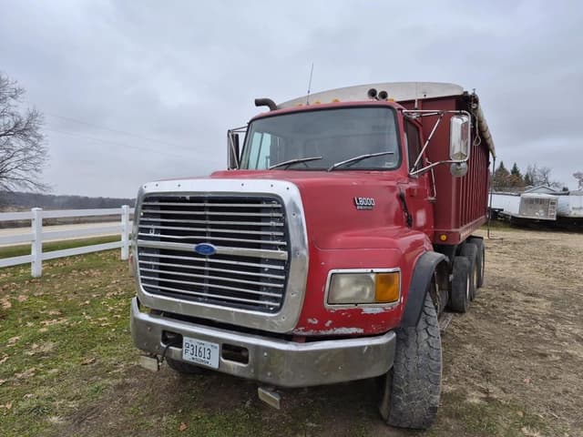 Image of Ford L8000 equipment image 2