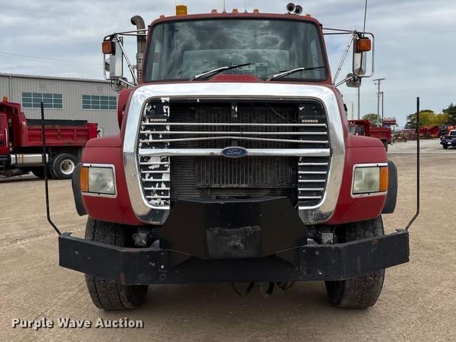Image of Ford L8000 equipment image 1