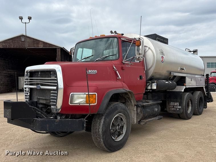 1992 Ford L8000 Equipment Image0