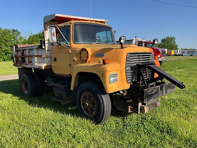 Image of Ford L8000 equipment image 2