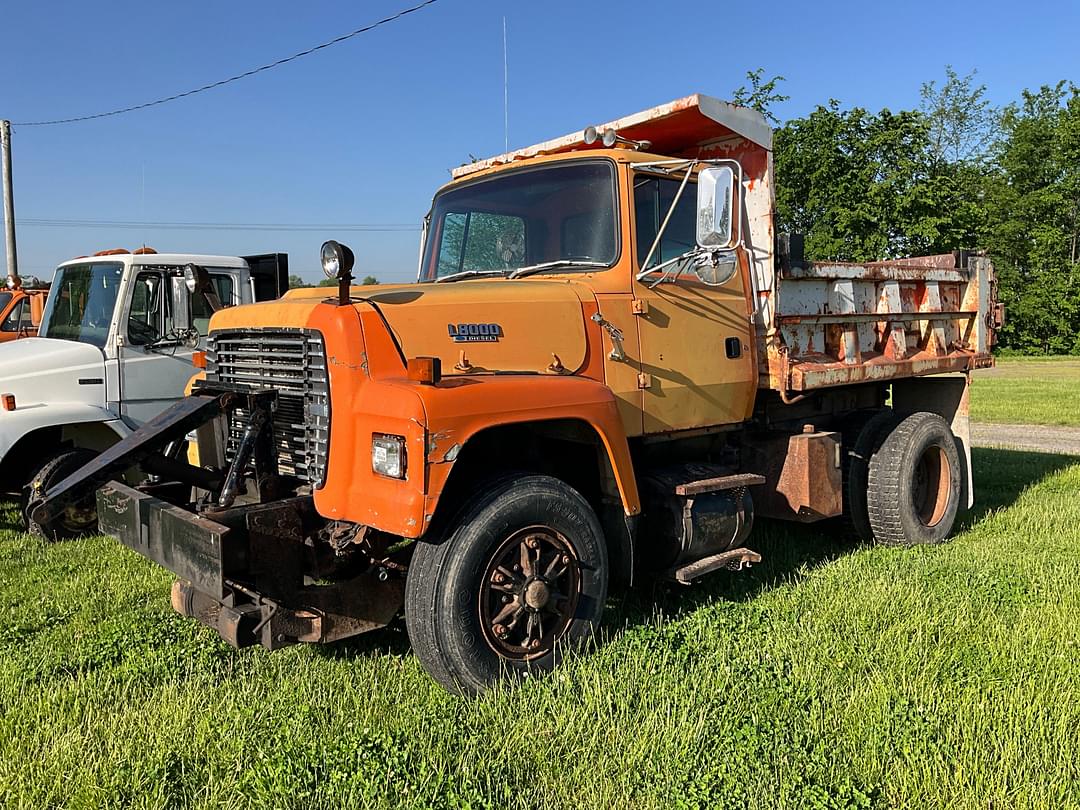 Image of Ford L8000 Primary image