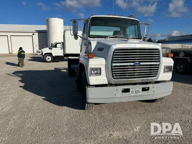 Image of Ford F-8000 equipment image 4