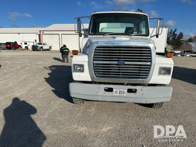 Image of Ford F-8000 equipment image 3