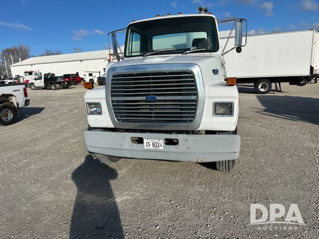 Image of Ford F-8000 equipment image 2