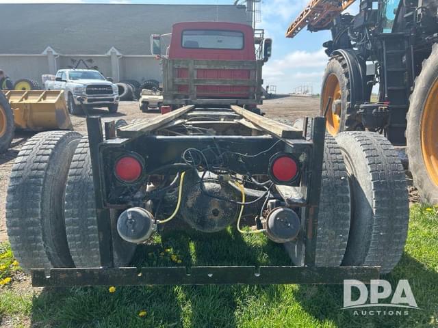 Image of Ford L8000 equipment image 3