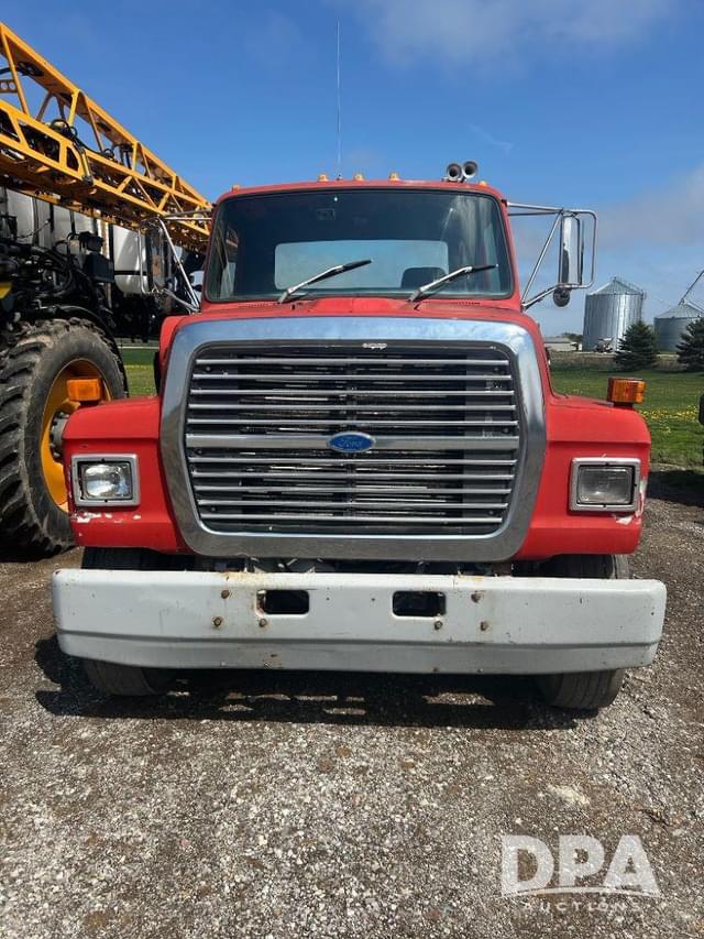 Image of Ford L8000 equipment image 4