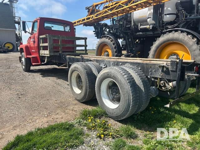 Image of Ford L8000 equipment image 2