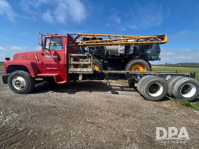 Image of Ford L8000 equipment image 1