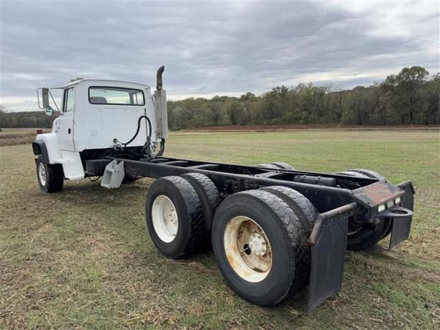 Image of Ford L9000 equipment image 2