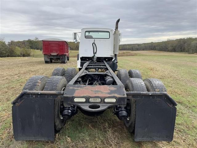 Image of Ford L9000 equipment image 3