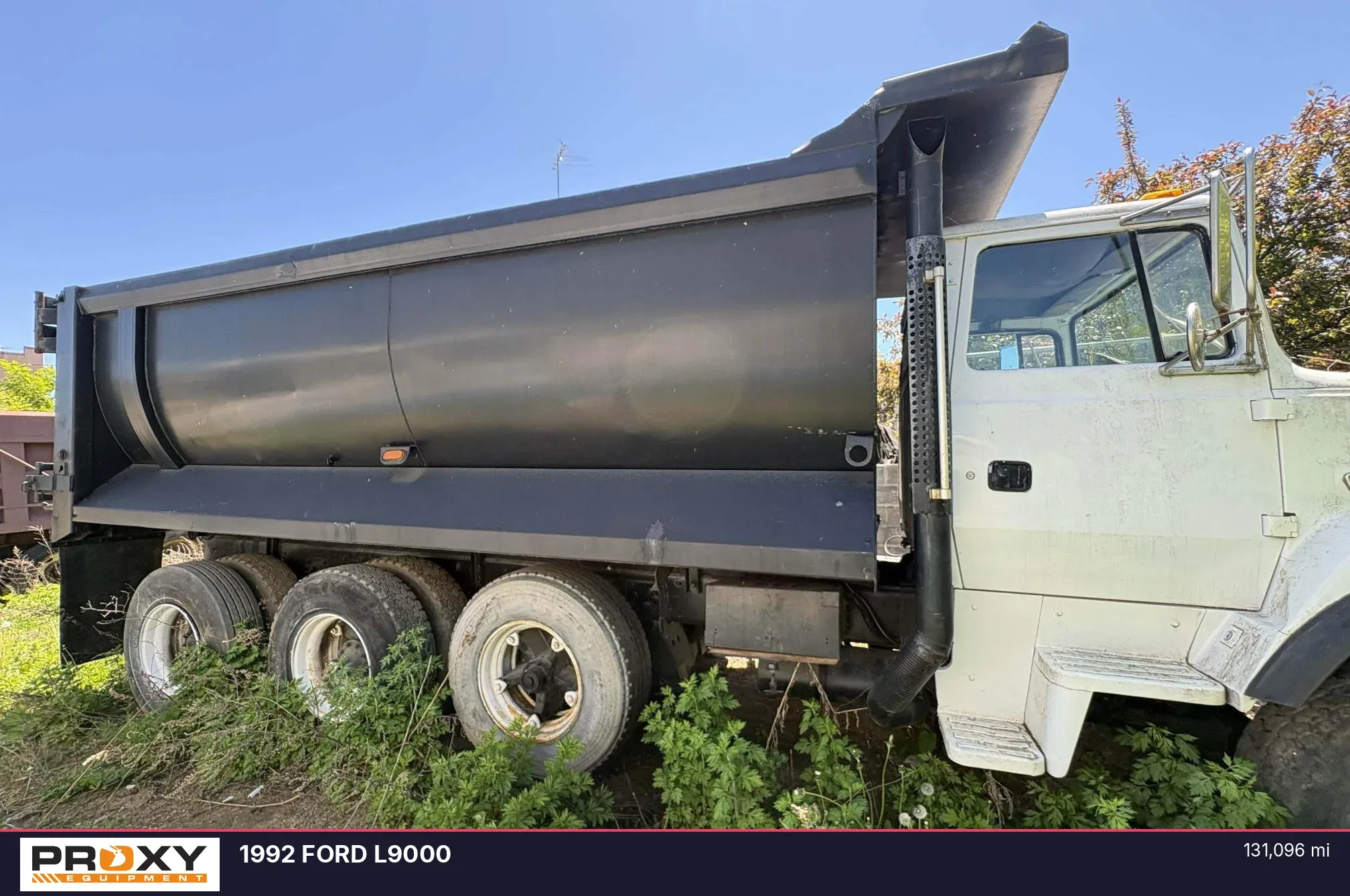 1992 Ford L9000 Equipment Image0