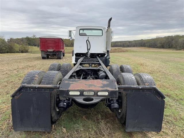 Image of Ford L9000 equipment image 3