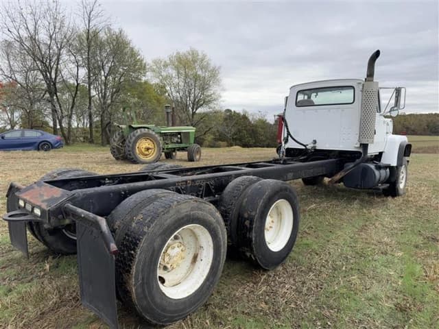 Image of Ford L9000 equipment image 4