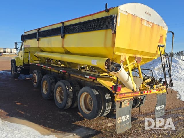 Image of Ford L9000 equipment image 3