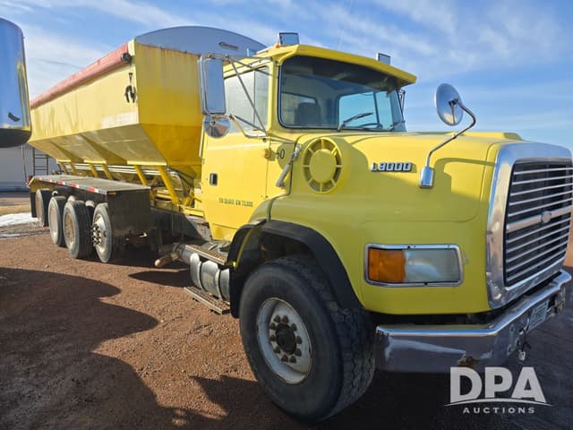 Image of Ford L9000 equipment image 1