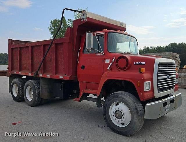 Image of Ford L9000 equipment image 2