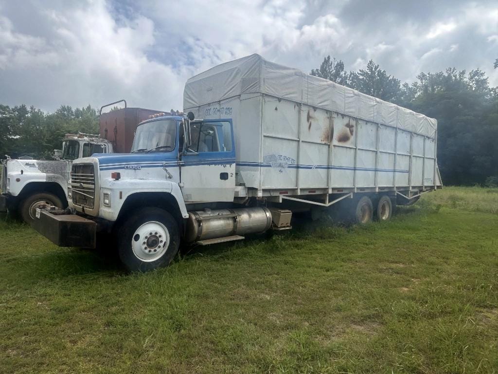 1992 Ford L9000 Equipment Image0