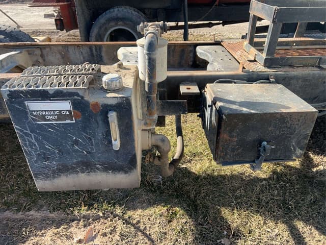 Image of Ford LA8000 equipment image 4