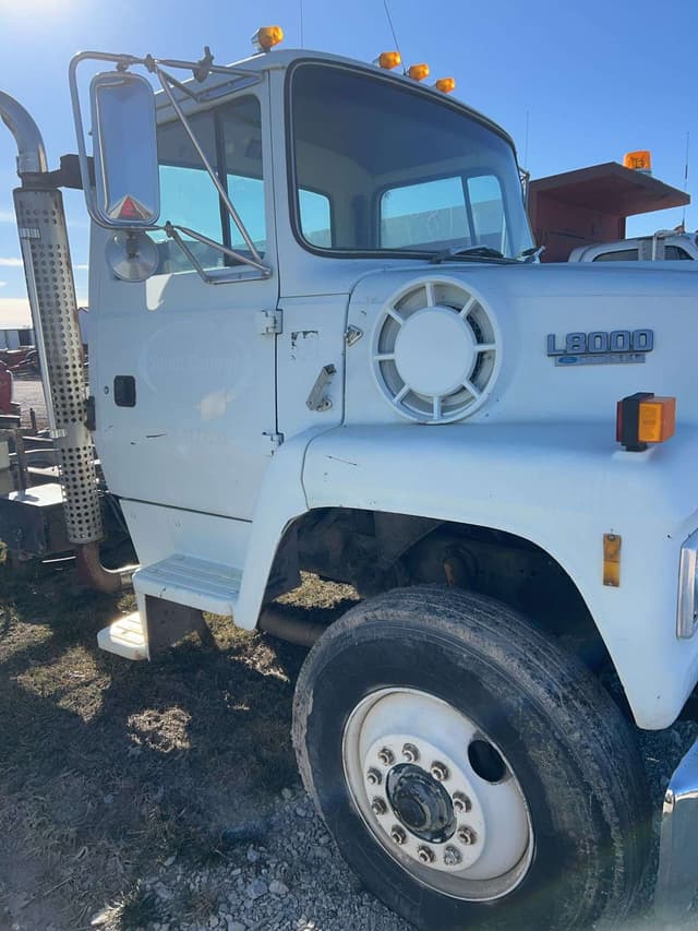 Image of Ford LA8000 equipment image 2