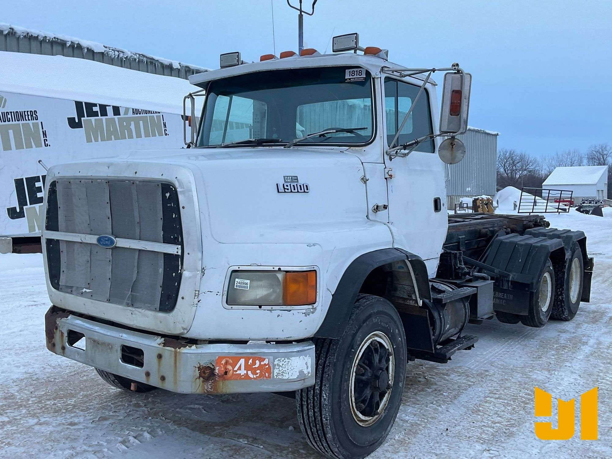 1992 Ford LS9000 Equipment Image0