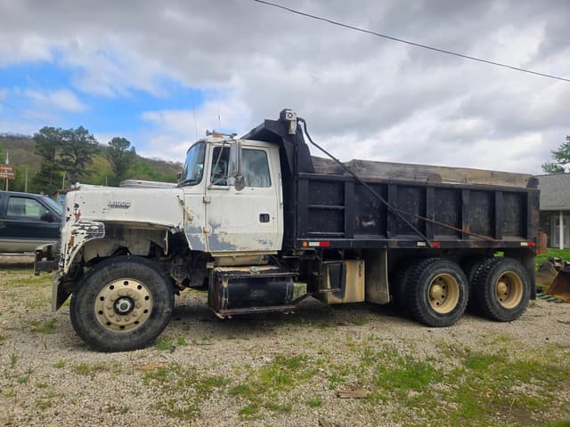 Image of Ford LT8000 equipment image 4