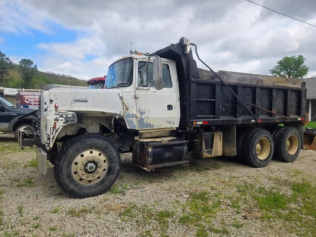 Image of Ford LT8000 equipment image 3