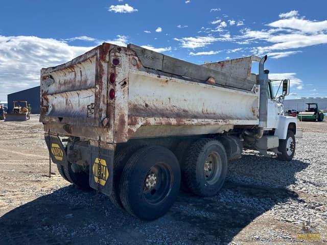 Image of Ford LT9000 equipment image 4