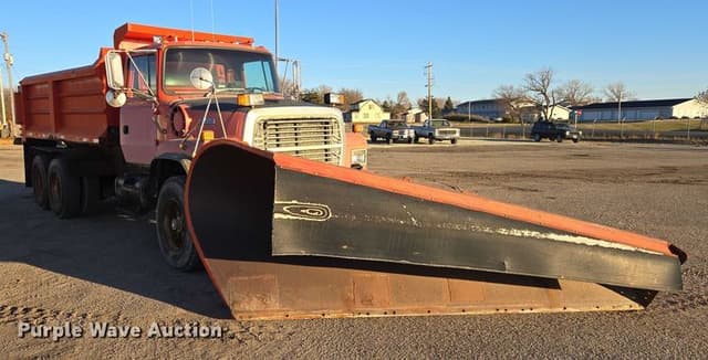 Image of Ford LT9000 equipment image 2